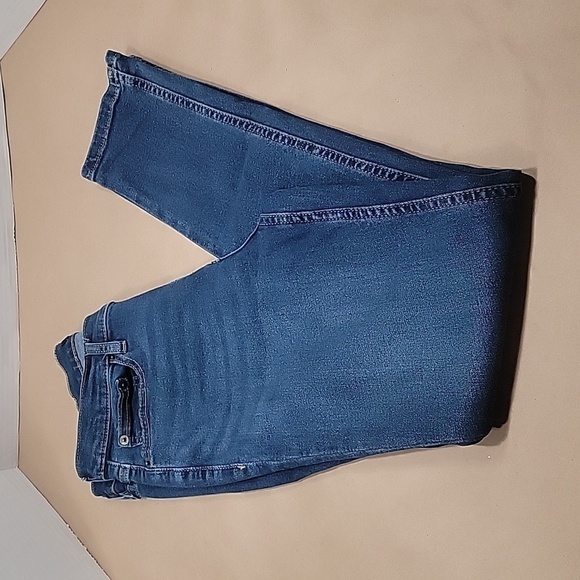 Calvin Klein Women's Repreve Skinny Fit Jeans Size 4 High Rise.